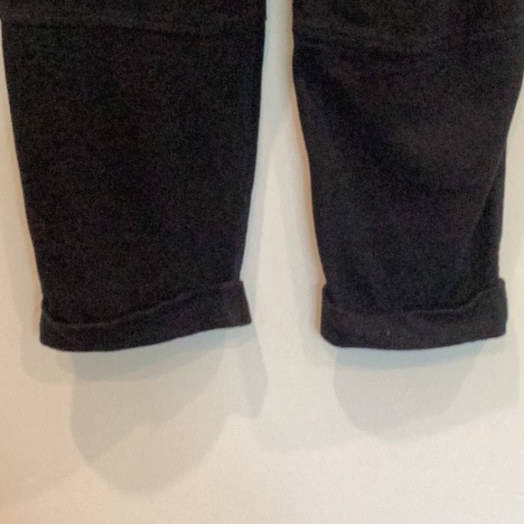 3 DOT Black drawstring textured Cotton cropped cuffed pant. - Picture 5 of 6
